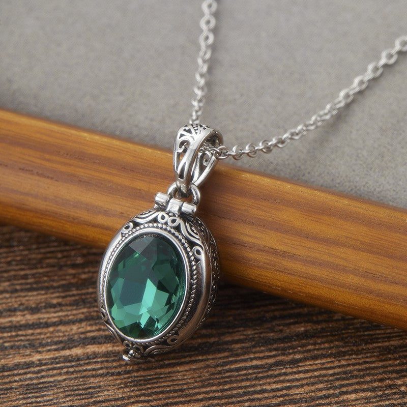 Fashion Vintage Style Green Crystal Pendant Retro Carved Gawu Can Open Photo Box Openable Style Pendant Necklace for Women Men