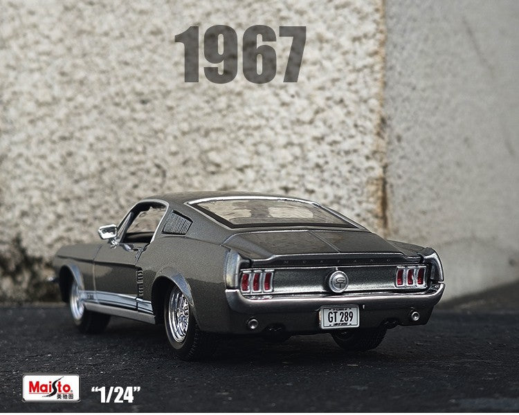 Maisto 1:24 1967 Ford Mustang GT Alloy Sports Car Model Diecast Metal Racing Vehicles Car Model Simulation Collection Kids Gifts