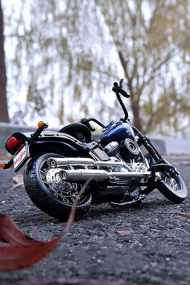Maisto 1:18 Harley-Davidson 2008 FLSTSB Cross Bones Alloy Street Motorcycle Model Diecasts Metal Toy Collection Children Gifts