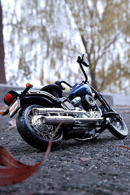 Maisto 1:18 Harley-Davidson 2008 FLSTSB Cross Bones Alloy Street Motorcycle Model Diecasts Metal Toy Collection Children Gifts