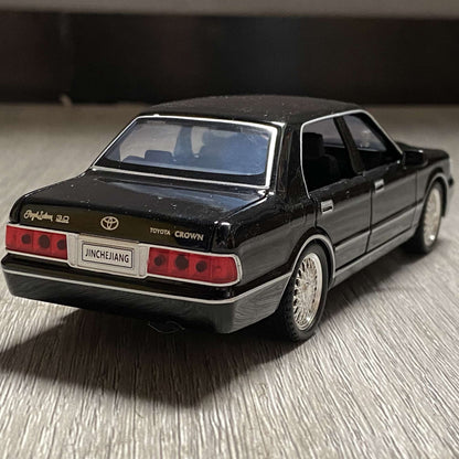1:32 Toyota Crown Royal Clássico Veículo Liga Fundida Carro de Brinquedo Infantil Modelo Miniatura Coleção Hobbies de Férias