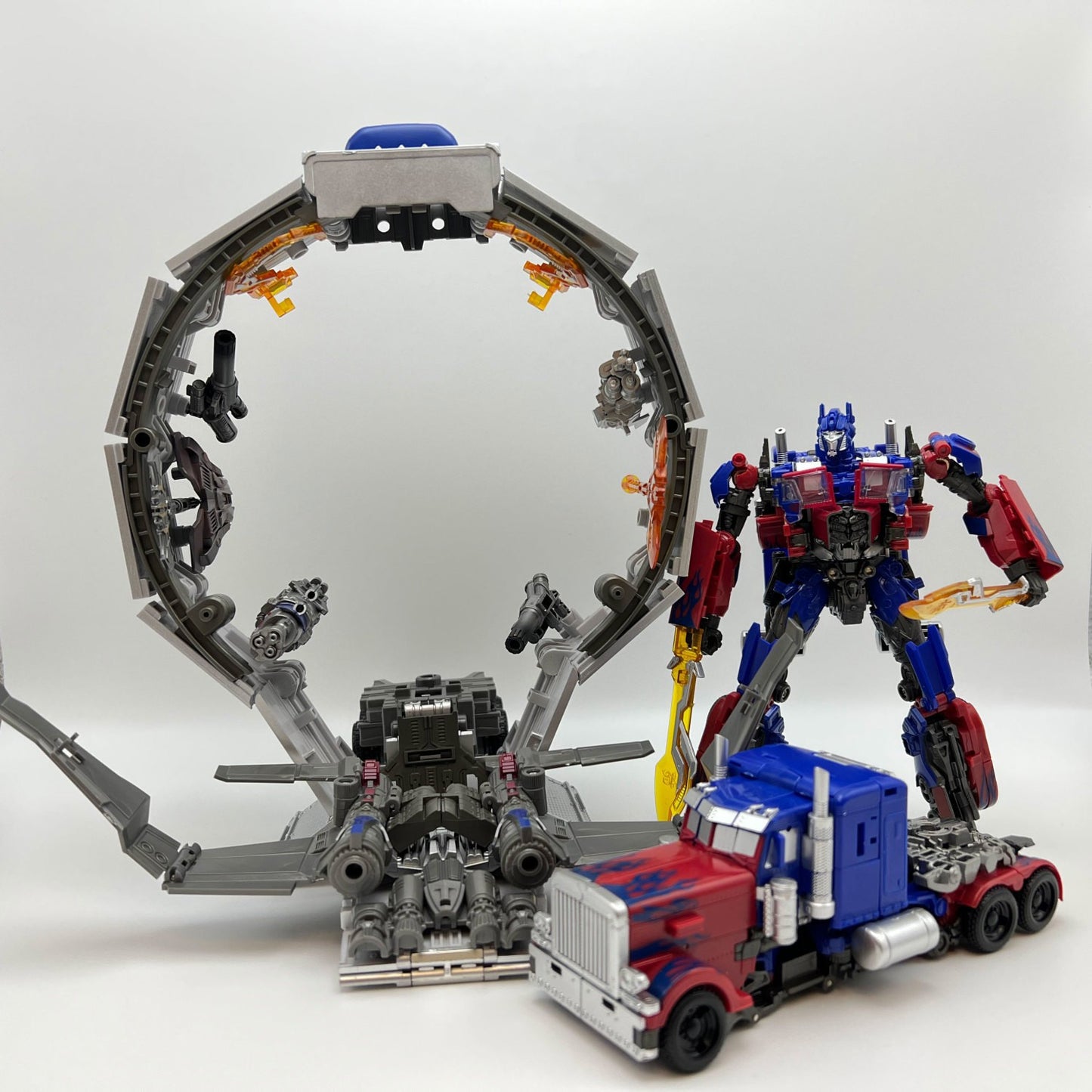 Baiwei Trailers TW1122 Brinquedos de Transformação Optimus Commander Robô TW1022 Contêiner Tático CY01 Modelo KIT Figura de Deformação
