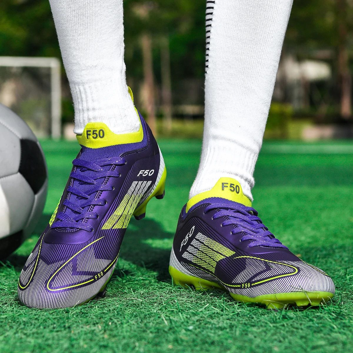 Men Professional Soccer Shoes Society Cleats Outdoor Football Shoes Society Cleats Grass Training Football Field Boots Sneaker