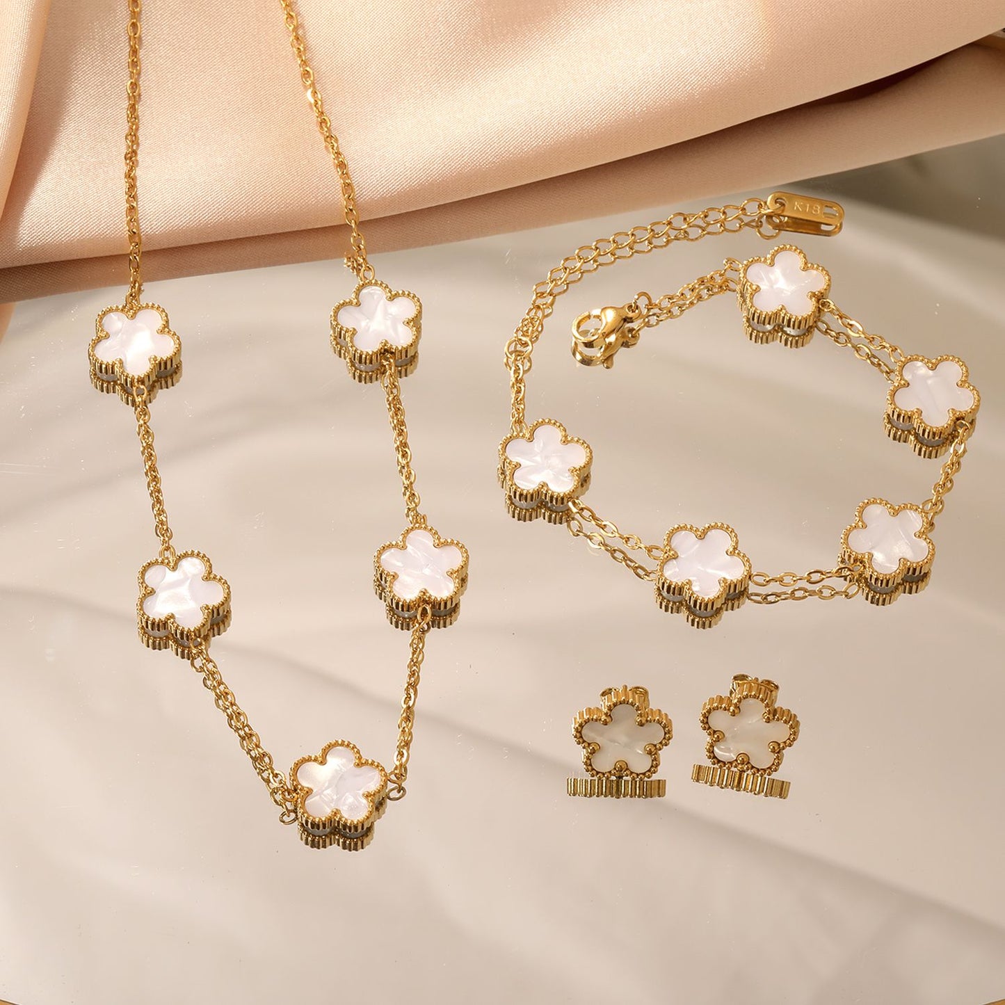 LUXUKISSKIDS Conjunto de Colar e Brincos de Flor Fashion Joias Femininas Aço Inoxidável Concha Branca Trevo Pulseira Acessórios de Joias