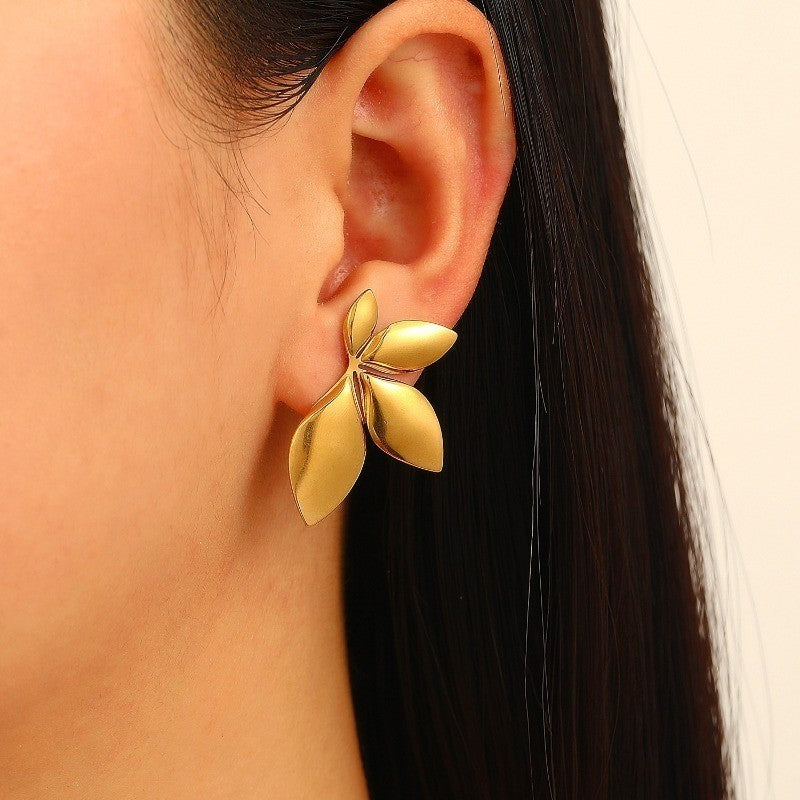 Brincos de pino em forma de folha de aço inoxidável para mulheres e meninas joias da moda da moda de alta qualidade elegantes e delicadas ideias de presente