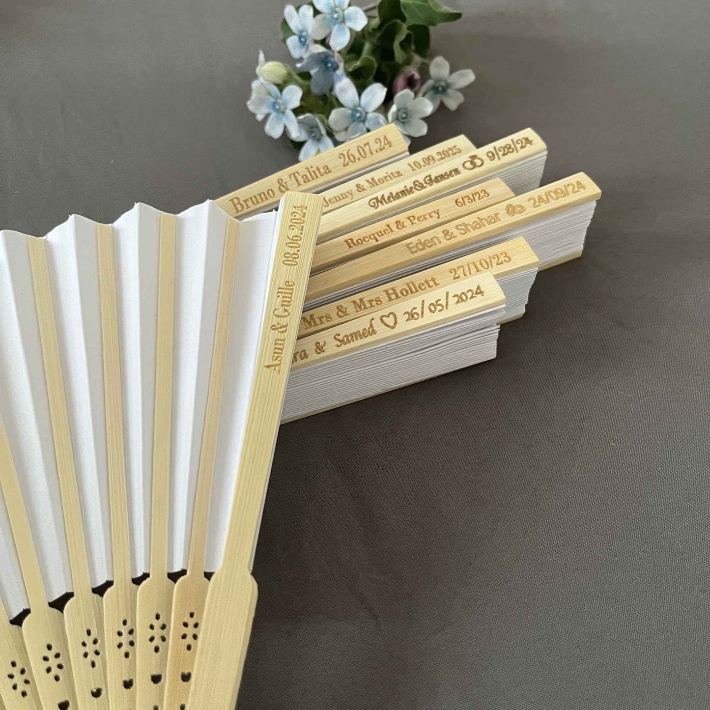 20/50/80 Personalized Engraved White Folding Elegant Paper Fan with Gift bag with organza & Portable Party Wedding Supplies Fan