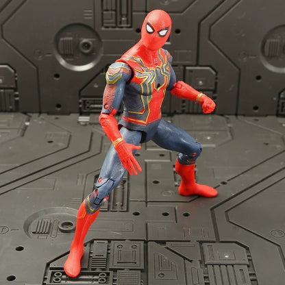 17 Cm Brinquedos Infantis Marvel Anime Figuras Homem-Aranha Hulk Action Figure Homem De Ferro Desenho Animado Brinquedo Infantil Presente De Natal Boneca Brilhante Hobbies
