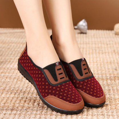 Walking Flats Shoes for Woman Lightweight Round Toe Old Beijing Slip On Walking Flats for Woman Work Date Shopping