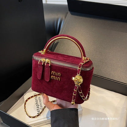 2025 Light Luxury Designer Retro Box Bag Female Korean Version of The Texture One-shoulder Messenger Mini Earphone Lipstick Bag