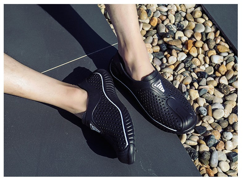 2025 Breathable Summer Men Slippers Outdoor Water Shoes Hollow Ultra Light Beach Shoes Casual Men Sandals  Black Garden Shoes