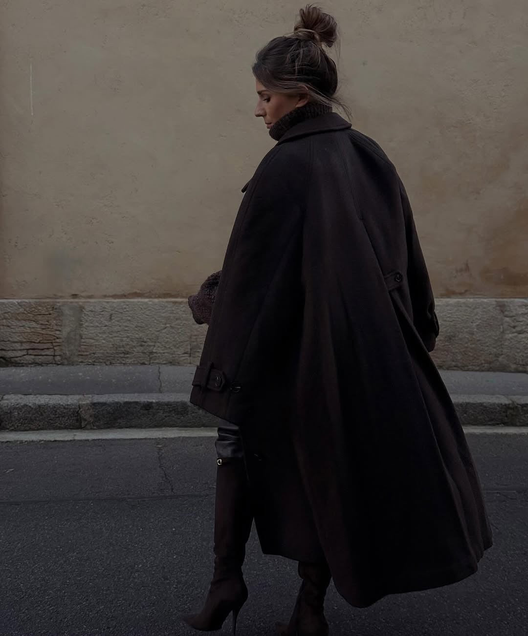 Brown Women Retro Woolen Warm Overcoat Solid Lapel Waist Cinching Single Breasted Loose Coat 2025 Lady Winter Street Warm Wear