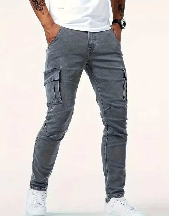 Calça jeans masculina com múltiplos bolsos, estilo casual e perna reta
