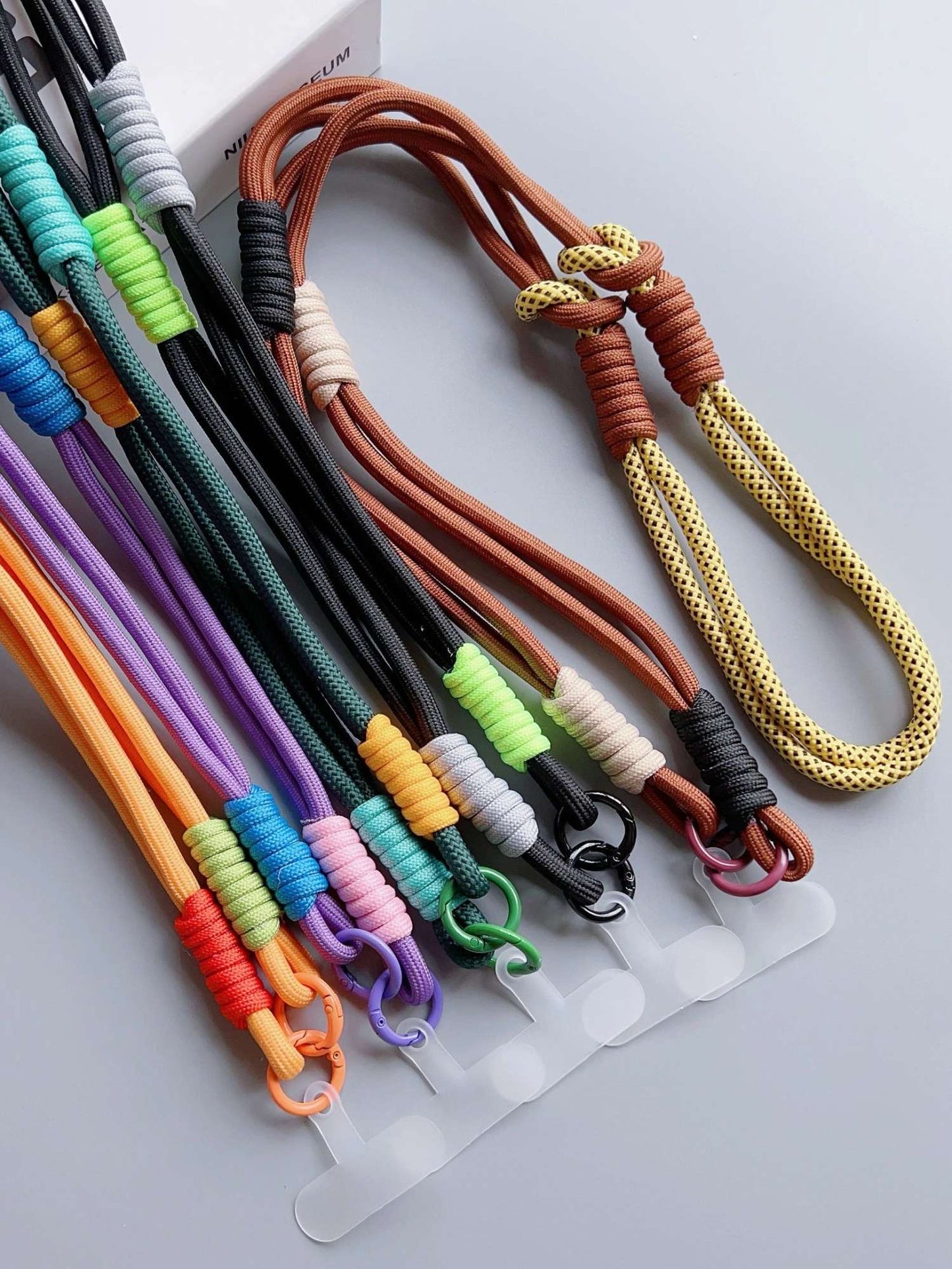 Cordão de pescoço tipo alça transversal ajustável para celular, estilo coreano, com remendo de substituição para acessórios de celular