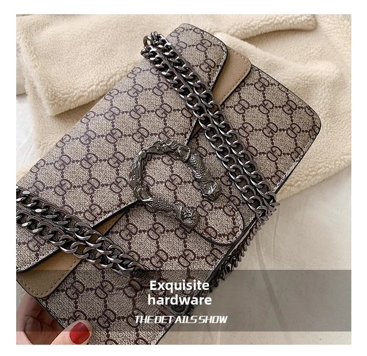 Women Stylish Retro Print Shoulder Crossbody Bag Fashionable Chain Underarm Purse Medium Hardness Polyester Lining