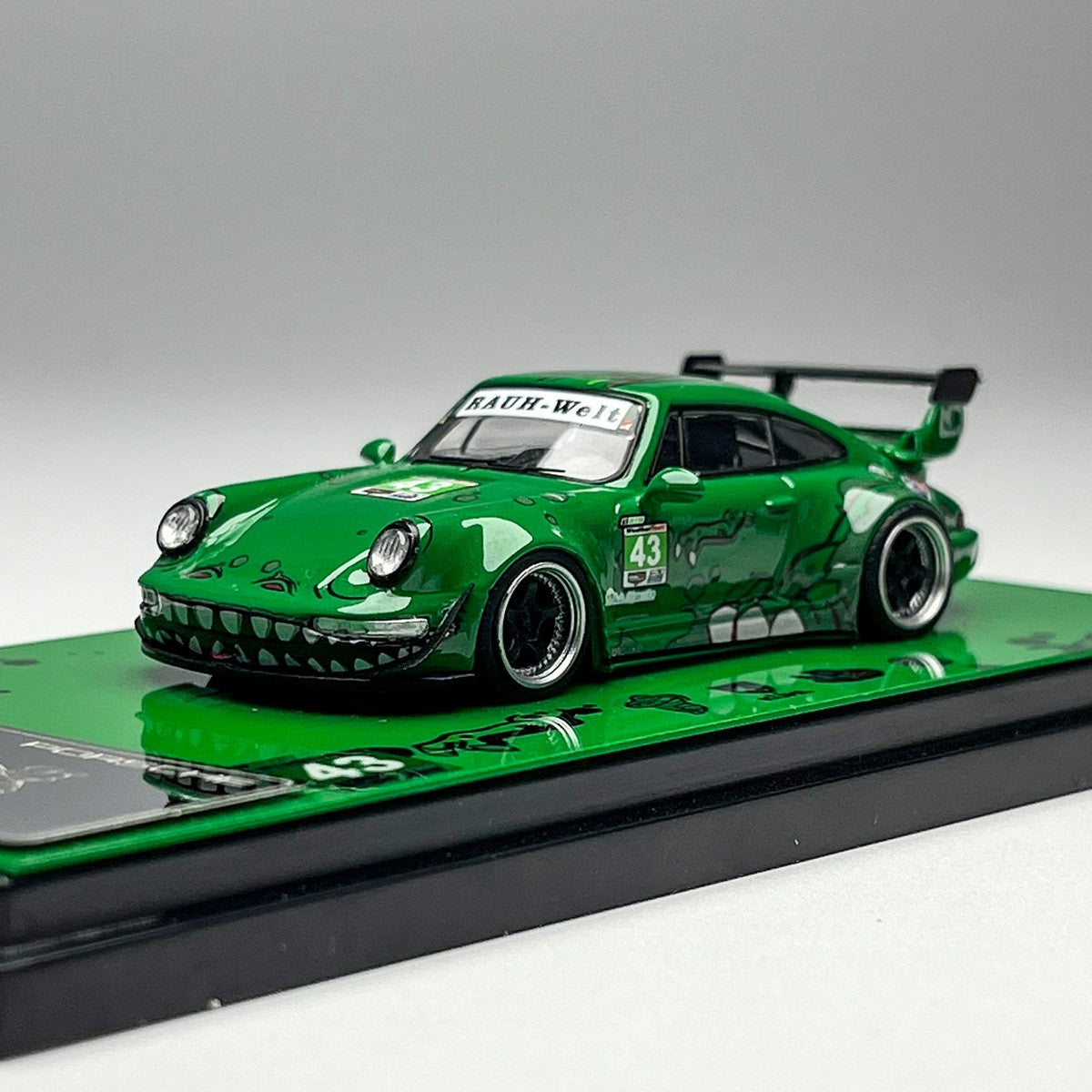 In-Stock Flame 1:64 Rwb 993 964 Pink/Green Dinosaur Paint Simulation Alloy Miniature Die-Cast Car Model Custom Children Toy Gift