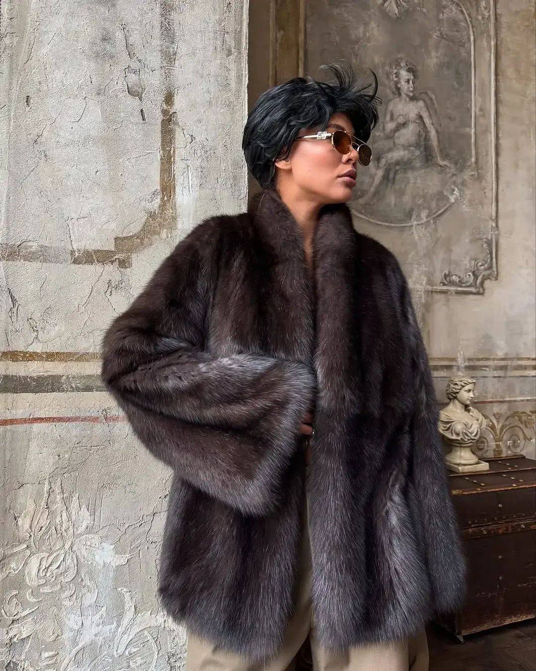 Lady Faux Fur Short Coat Women Lapel Hidden Button Full Sleeve Loose Warm Outwear 2025 New Winter Office Commute Overcoat New