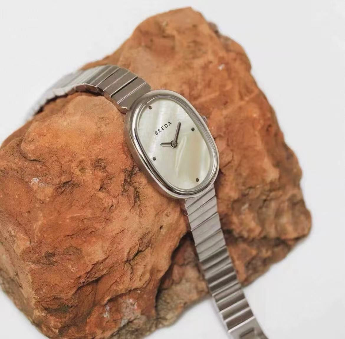 Bredan Oval Watch Women's Small and Luxury Retro European and American Personalized Quartz Fritillaria Dial