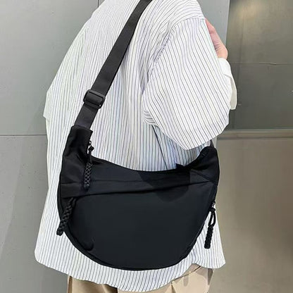 Neutral Style Shoulder Bag for Men and Women, Suitable for Casual Outings and Work Use Made of Nylon Material.