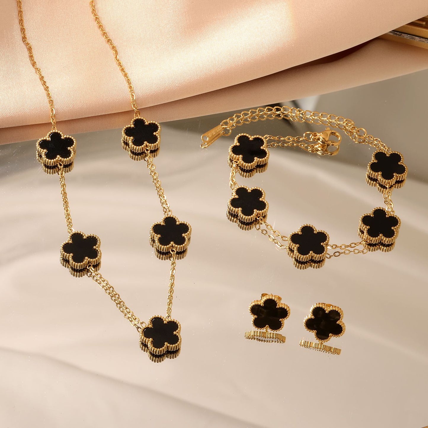 LUXUKISSKIDS Conjunto de Colar e Brincos de Flor Fashion Joias Femininas Aço Inoxidável Concha Branca Trevo Pulseira Acessórios de Joias