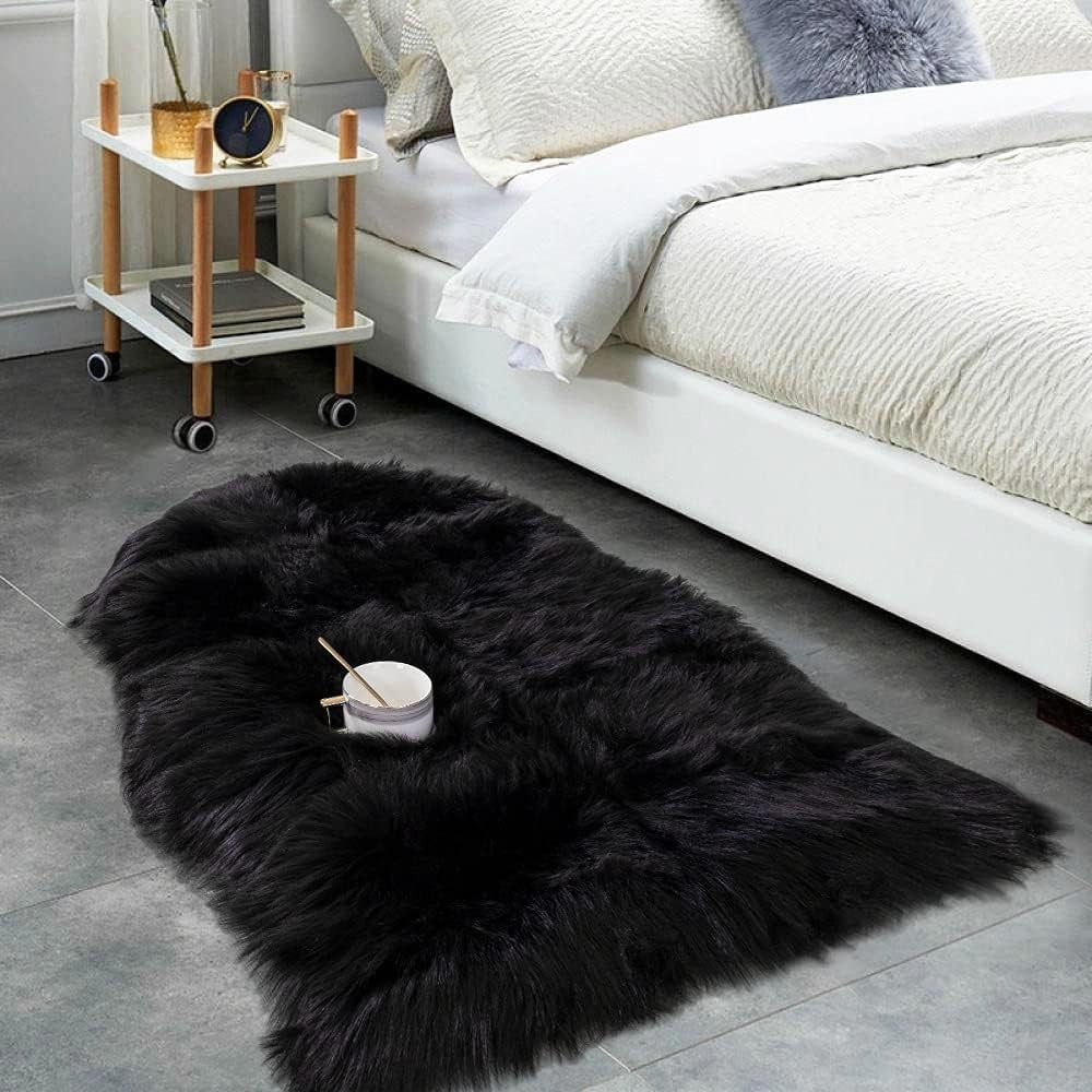 Soft Shaggy Faux Fur Rug Non-Slip Floor Mat 60x90CM Extra Thick Plush Bedroom Rug for Living Room Warm Carpet Machine Washable