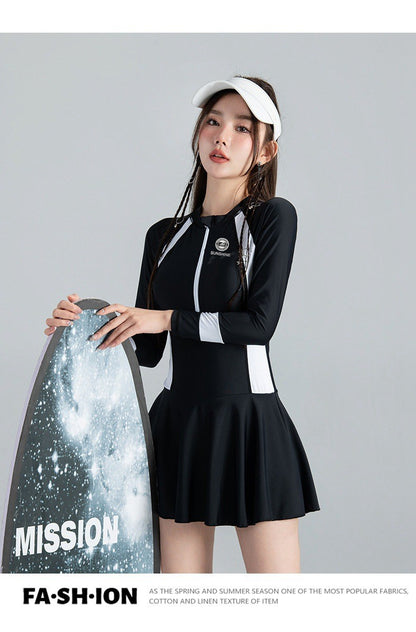 Black and White Color Matching One-piece Sports Small Chest Gathered To Cover The Belly Weight Swimming Sun Protection Swimsuit