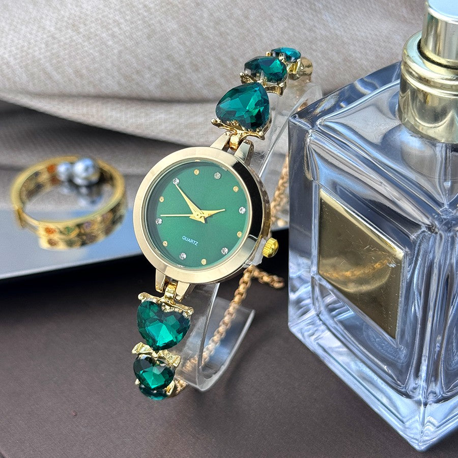 Ladies' quartz watch with three heart-shaped diamond-encrusted bracelet round alloy case and mixed scale simple light luxury