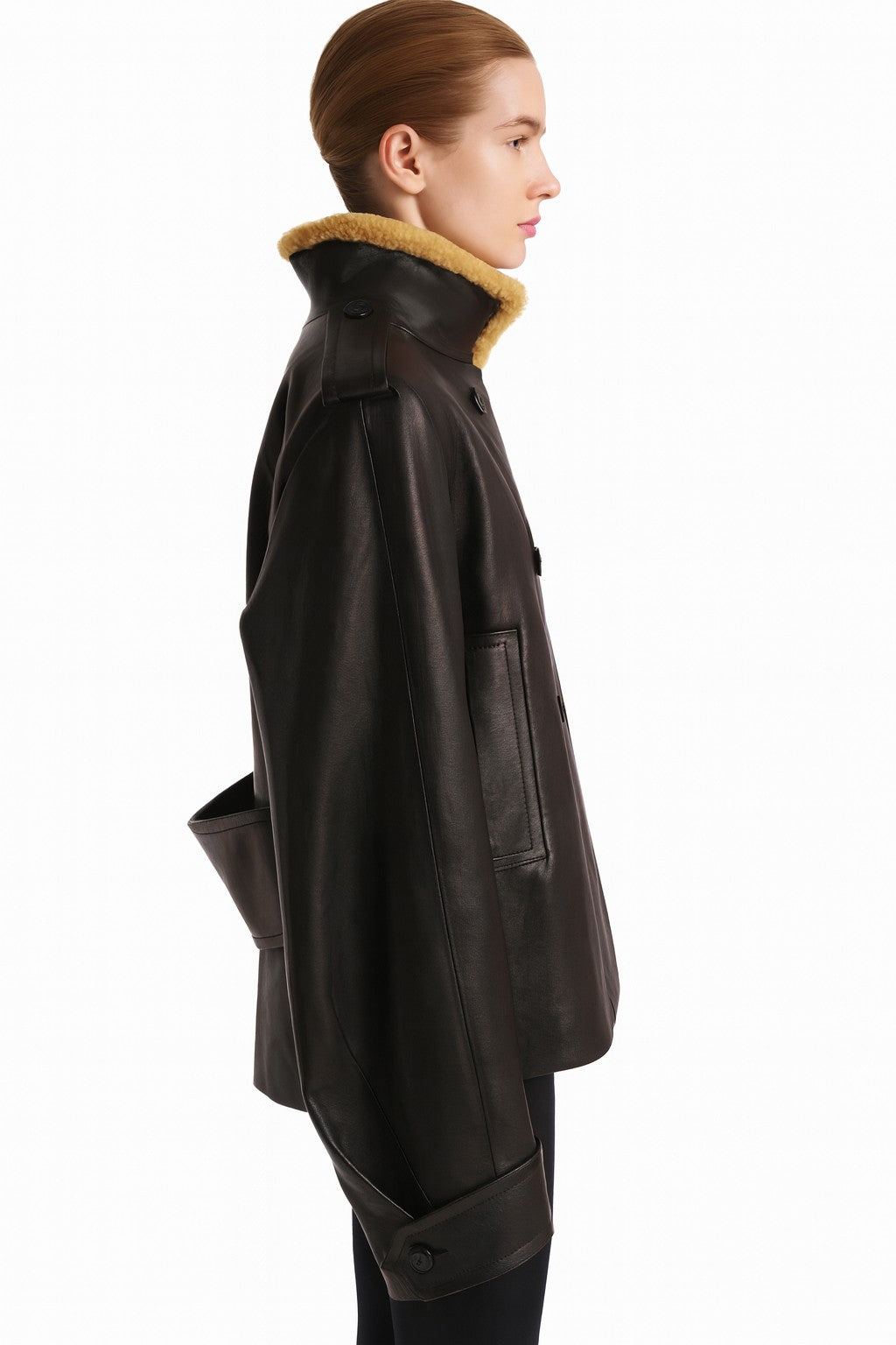 The 2026 new women's leather jacket with a long black collar and lambskin design is of high quality