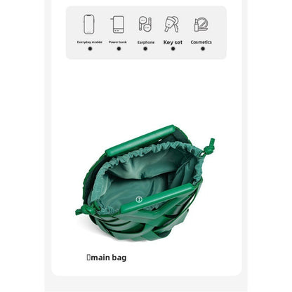 2025 new large-capacity handheld triangular clip bag with diamond-pattern weave