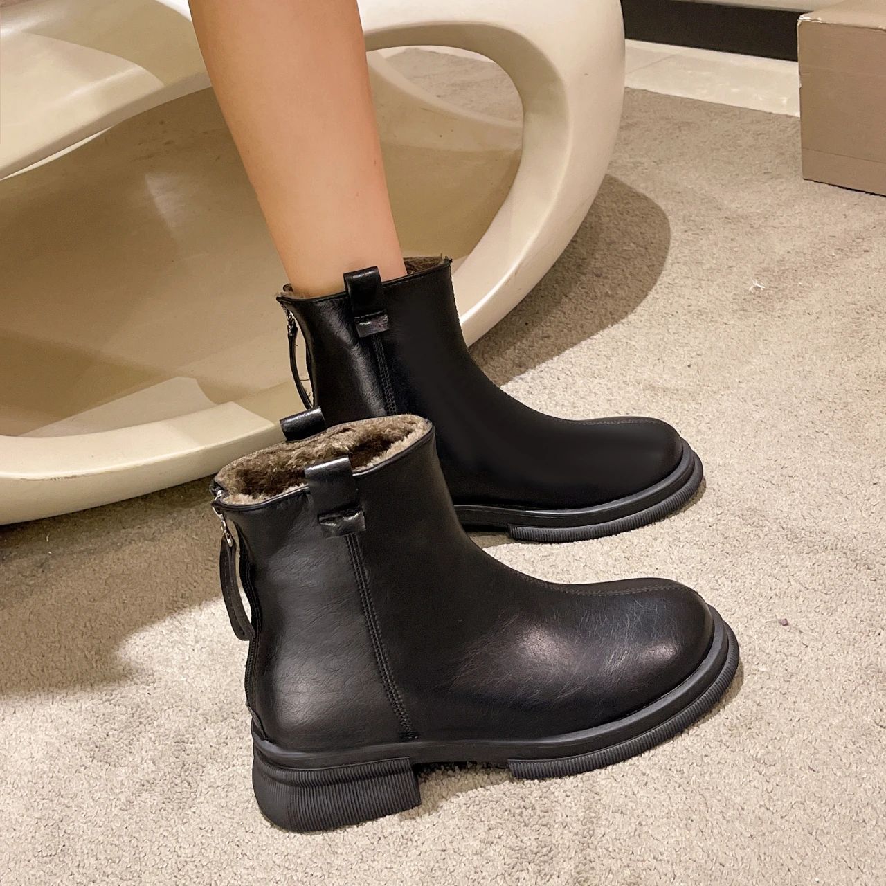 New Women Ankle Boots Fashion Female Square Heel Low-Heel Shoes Lady Boots Leather Woman Low-heel Keep Warm Ankle Boots Q109