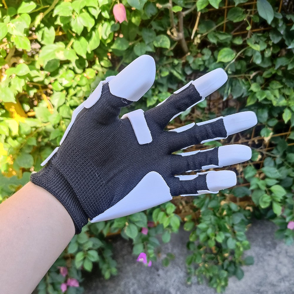 Mechanical gloves, made from 3D-printed PETG material, are flexible and have a highly mechanical look. Suitable for cosplay.