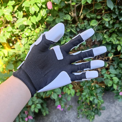 Mechanical gloves, made from 3D-printed PETG material, are flexible and have a highly mechanical look. Suitable for cosplay.