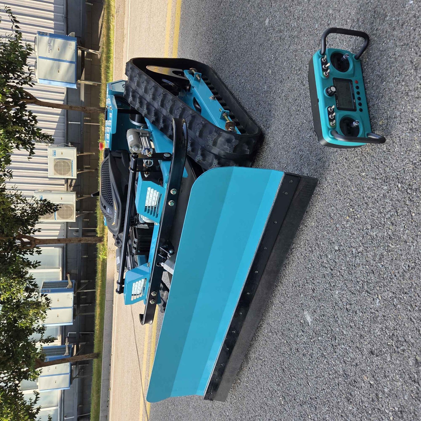 Controle remoto totalmente automático especial para remoção de neve no inverno, cortador de grama inteligente com esteira para pomares