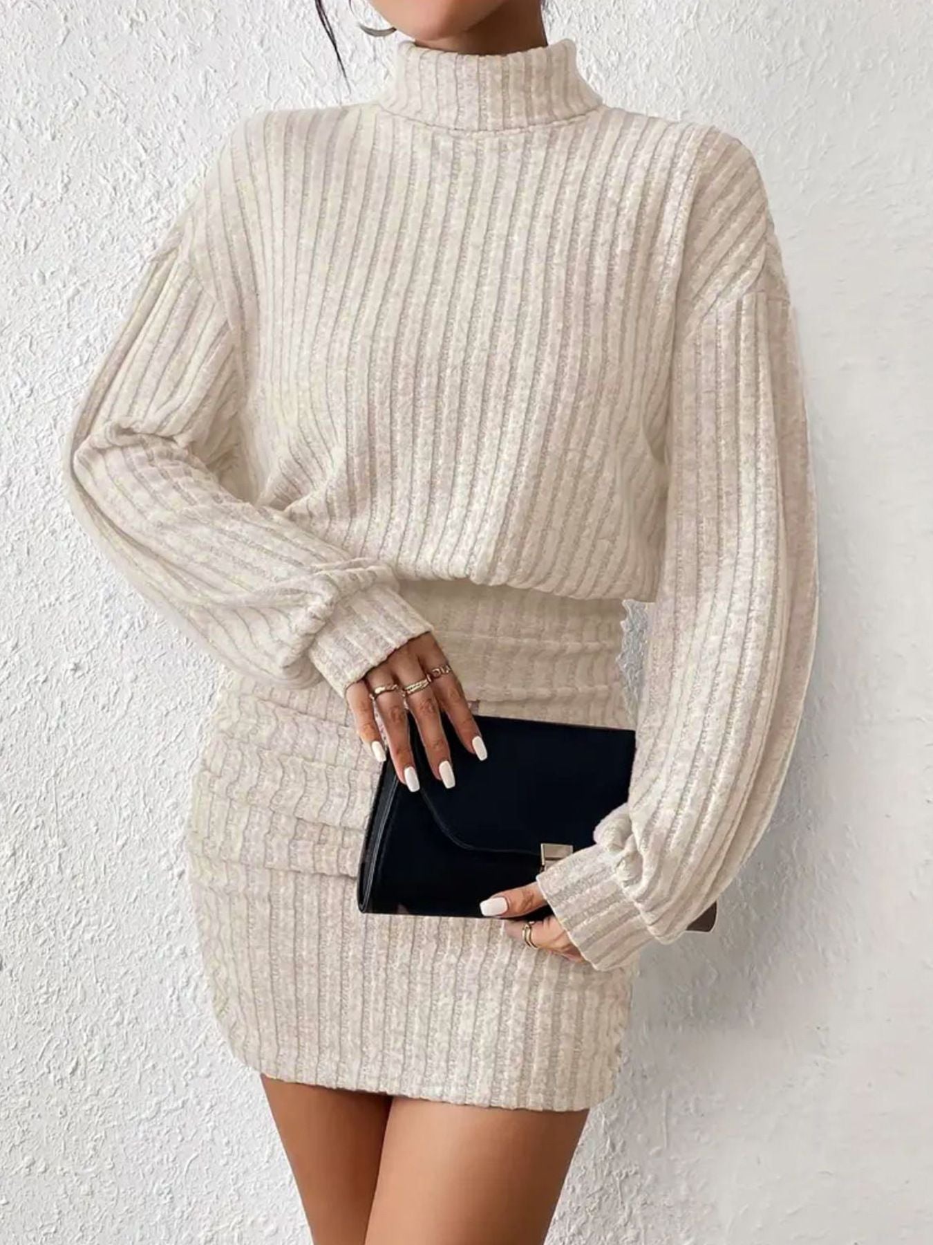 The new autumn style of the tight-fitting long-sleeved high-neck striped knitted sexy dress