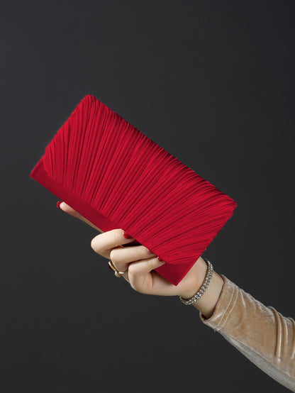 Classic fashion girl party girl chain clutch, light luxury romantic simple mini handbag and chain shoulder crossbody bag.