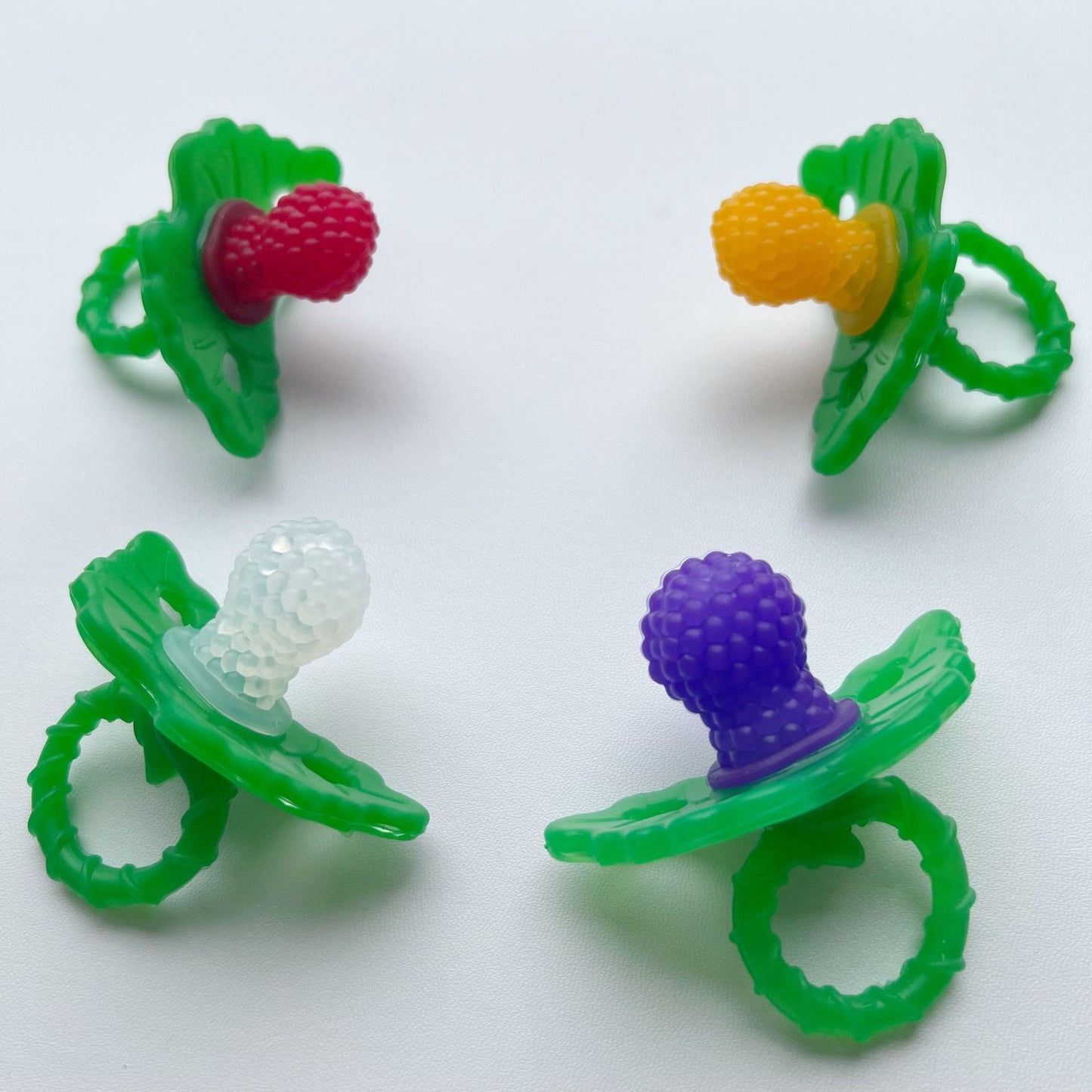 Baby Biting Joy Children's Food Grade Silicone Creative Grape Pacifier Newborn Baby Pacifier Multi-functional teething teether