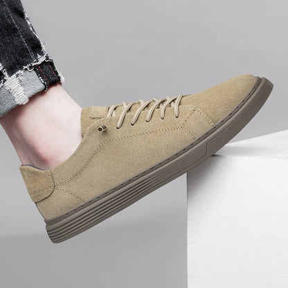 Novo sapato masculino casual de camurça com cadarço, respirável e confortável para caminhada, antiderrapante e resistente ao desgaste, sapatos baixos