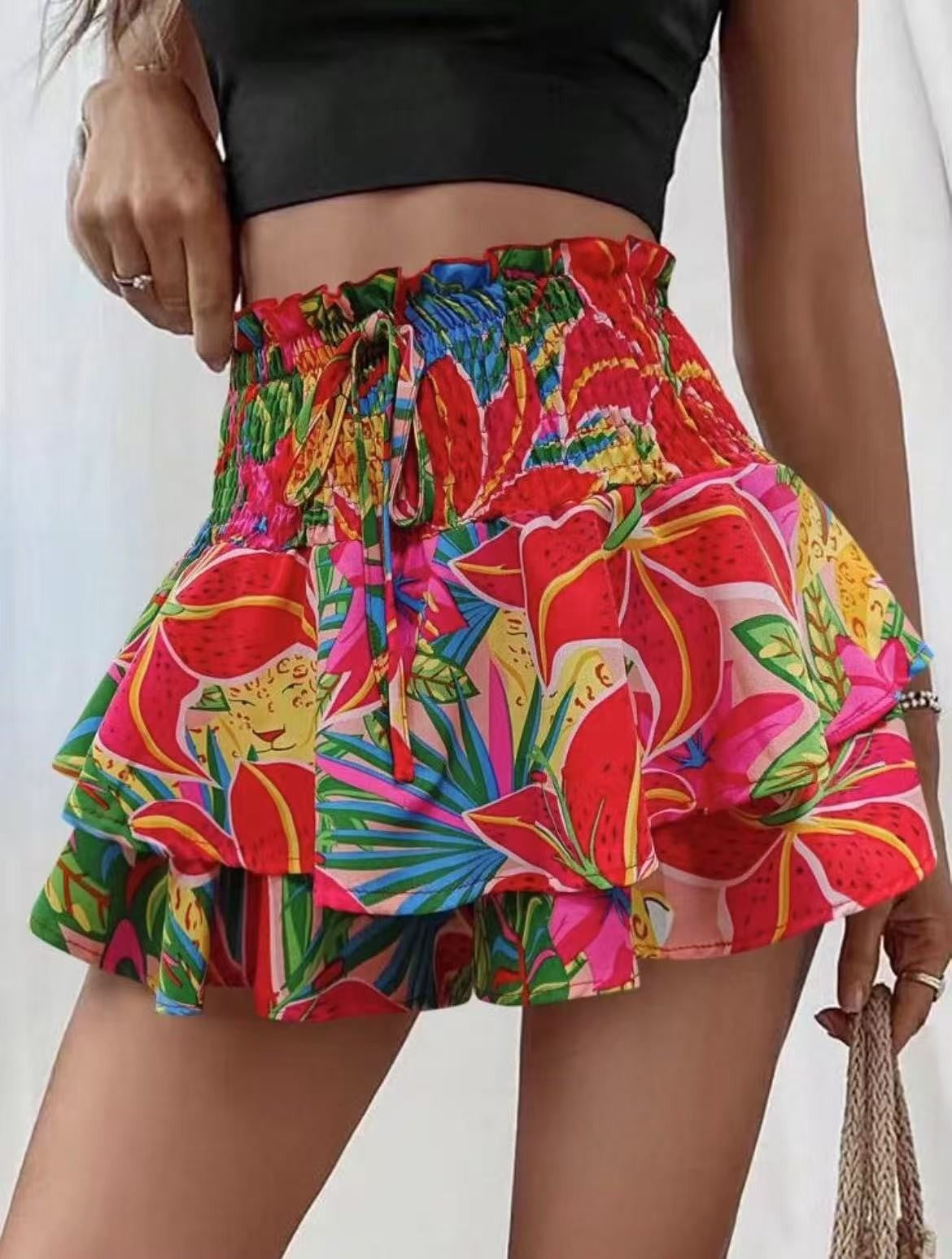 Spring and summer new small floral fashion women's shorts with a drape effect, versatile casual skirt pants.