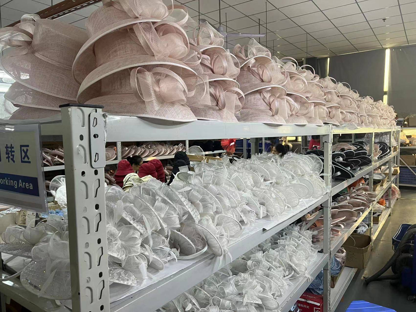 Fascinators de Luxo Kentucky Derby Chapéu de Igreja Design de Pérolas em Tela Laço Máscara Acessórios de Cabelo para Mulheres Senhoras
