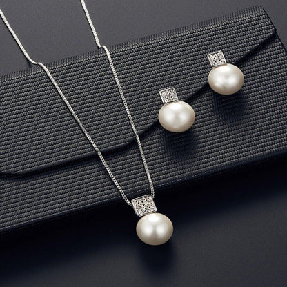 Conjunto de Joias Feminino 2 Peças Colar de Imitação de Pérola com Pingente e Brincos Cor Prata Corrente Cobra Metal Quadrado Cravejado de Cristais
