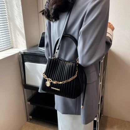 Trendy Pleated Design Crossbody Bag Chain Shoulder Elegant Shoulder Purse Stylish Bucket Bag Casual Wear