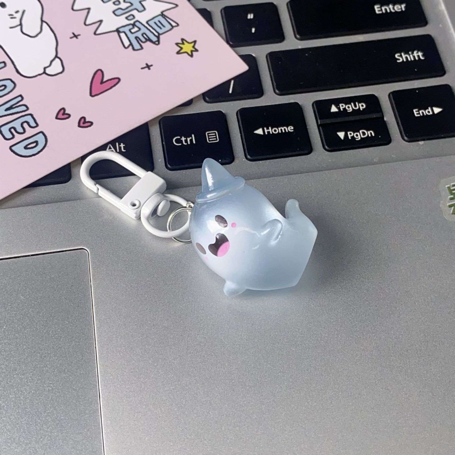 Creative Halloween Luminous Mini Cute Ghost Pendant Keychains Resin Keyring Key Holder for Kid Adult Festival Gifts Bag Charms