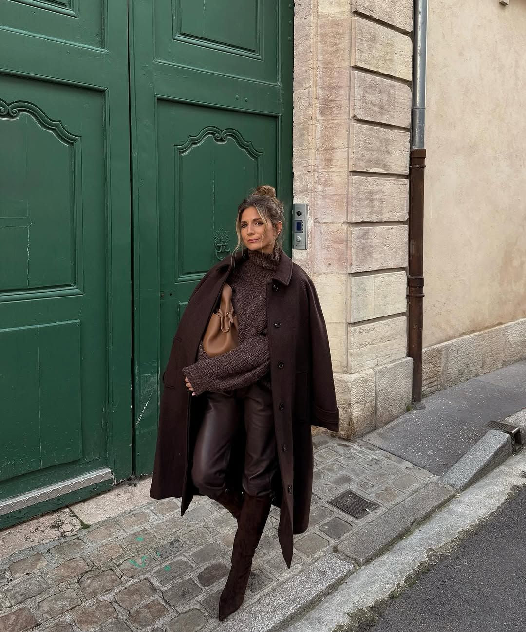 Brown Women Retro Woolen Warm Overcoat Solid Lapel Waist Cinching Single Breasted Loose Coat 2025 Lady Winter Street Warm Wear