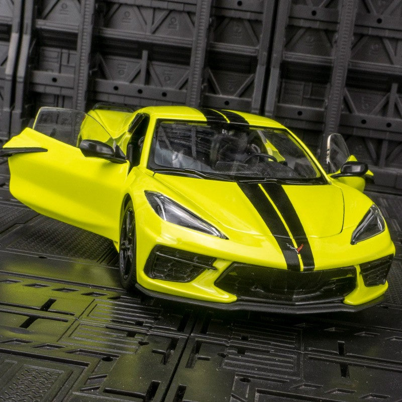Maisto 1:24 Chevrolet Corvette C8 2020 modelo de carro em liga, portas, capô do motor e porta-malas podem ser abertos, carrinho de brinquedo infantil