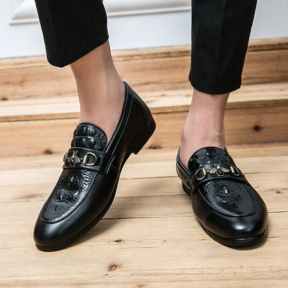 Pointed casual leather shoes for men Korean trend British style loafers small bee leather business dress slip-on feet