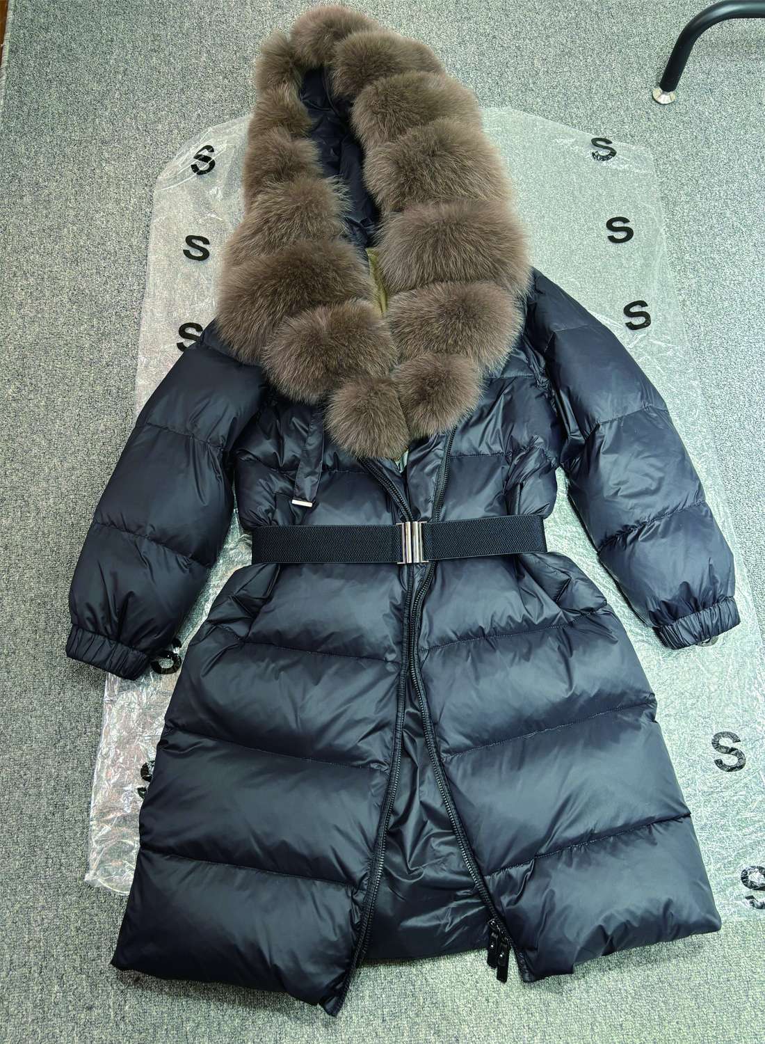 Janveny New Natural Thick Warm 90% White Duck Down Coat Long Winter Jacket Women Real Big Fox Fur Collar Belt Loose Puffer Parka