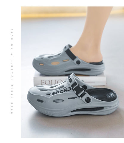 A Pair of Men's New Clogs, Summer New Wear-Resistant, Non-Slip Sports Beach Shoes, Soft-Soled Comfortable Men's Shoes for Driving