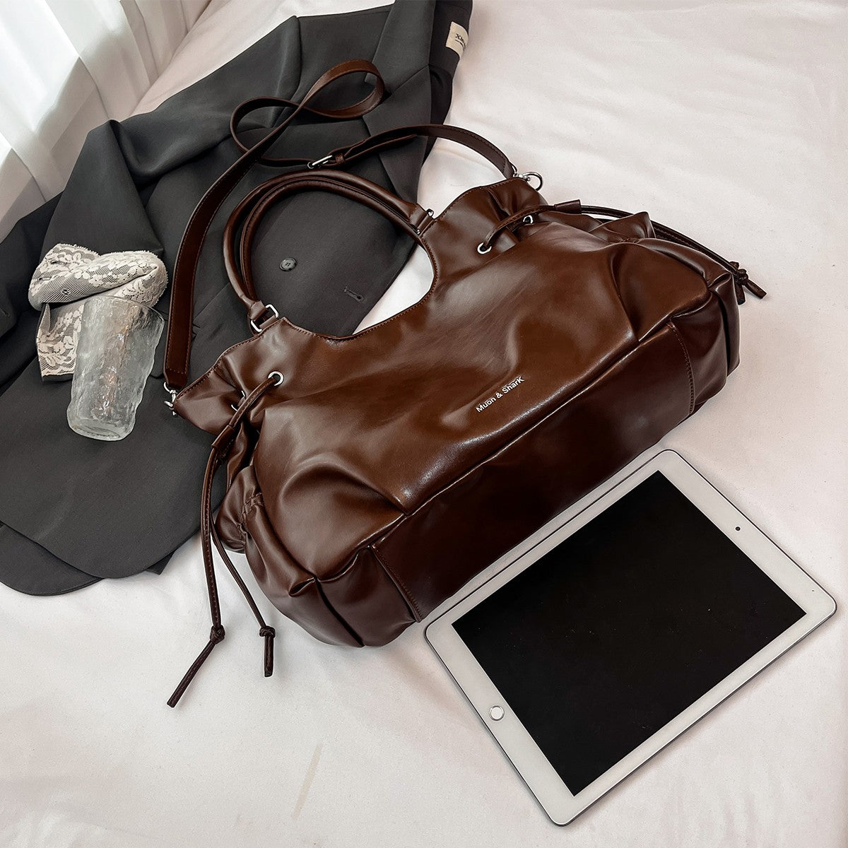 Luxury Glossy Crossbody Bag with Star Charm and Lock Pendant PU Shoulder Bag Spacious Water Resistant Zip Tote for Commute