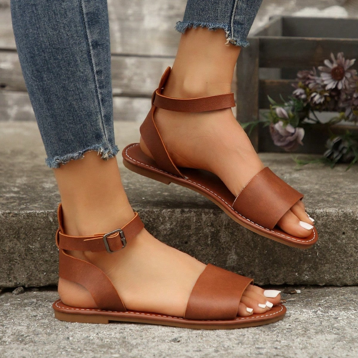 Plus Size 36-43 New Round Head Leather Sandals Women Shoes Solid Color Casual Comfortable Flat Summer Beach Shoes