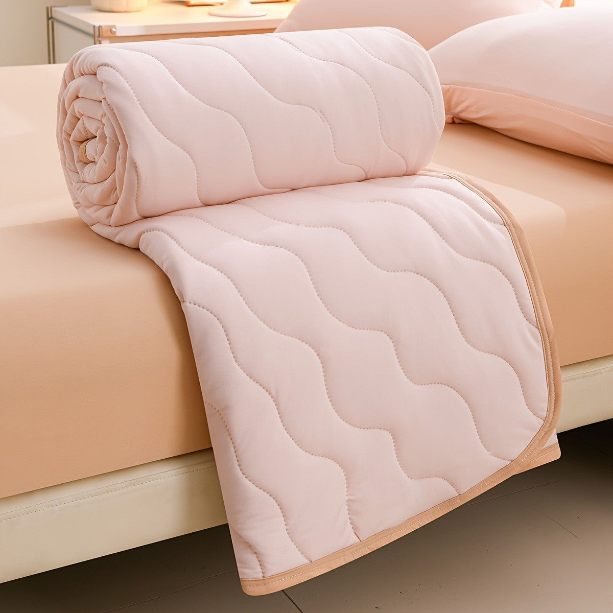 Cozy Floral Flannel Throw Blanket Soft Machine Washable All-Season Comfort with Cute Pink Strawberry Flower Design