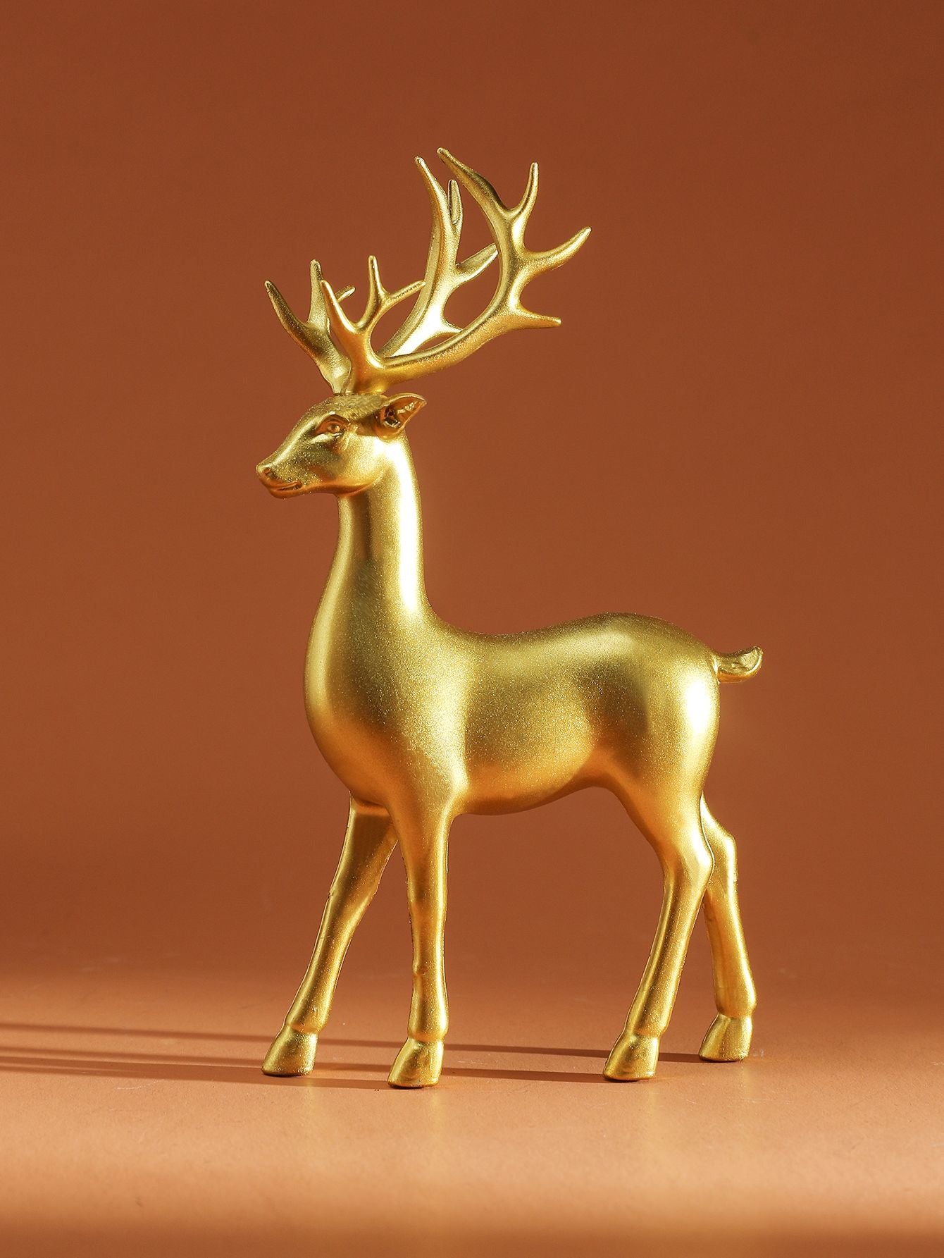 2 Pcs Reindeer Christmas Table Decoration for Home Indoor Xmas Holiday Small Statue Rustic Table Decor Christmas Reindeer Decor